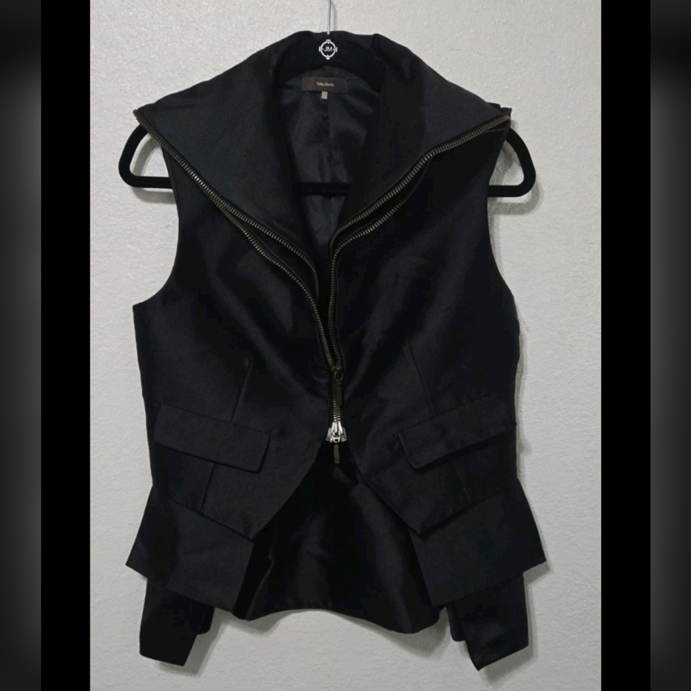 Vera Wang Black Sleeveless Vest